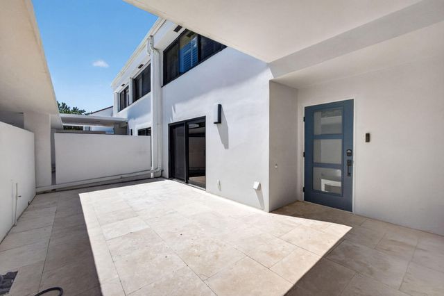 2435 PRESIDENTIAL Way G, West Palm Beach, FL 33401