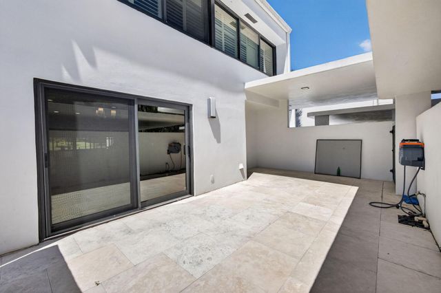 2435 PRESIDENTIAL Way G, West Palm Beach, FL 33401