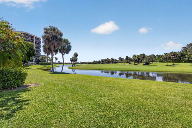 2435 PRESIDENTIAL Way G, West Palm Beach, FL 33401