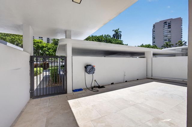 2435 PRESIDENTIAL Way G, West Palm Beach, FL 33401