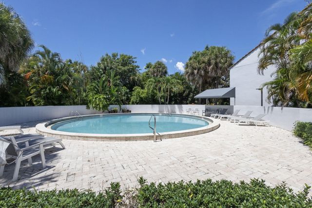 2435 PRESIDENTIAL Way G, West Palm Beach, FL 33401