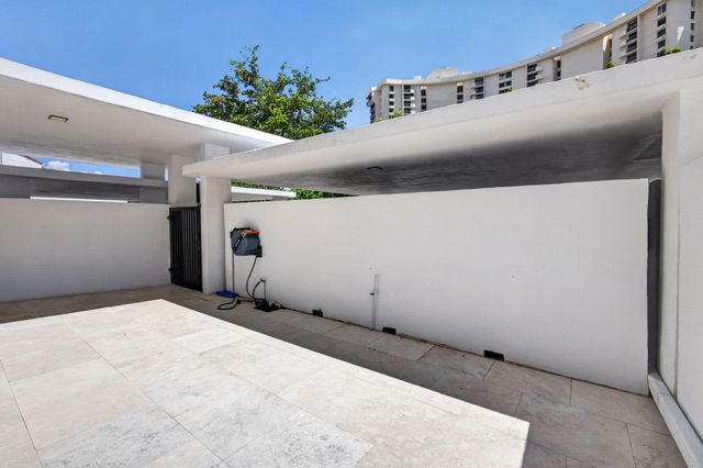 2435 PRESIDENTIAL Way G, West Palm Beach, FL 33401