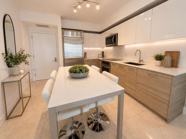 1300 Brickell Bay Drive 1904, Miami, FL 33131