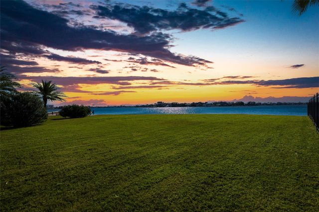 6319 Avenue L, Galveston, TX 77551