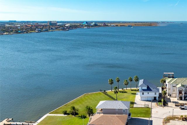 6319 Avenue L, Galveston, TX 77551