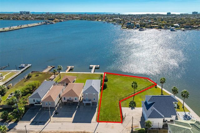 6319 Avenue L, Galveston, TX 77551