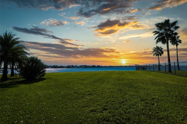 6319 Avenue L, Galveston, TX 77551