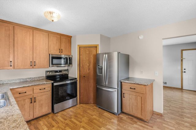 736 Lasso Lane, Eagan, MN 55123