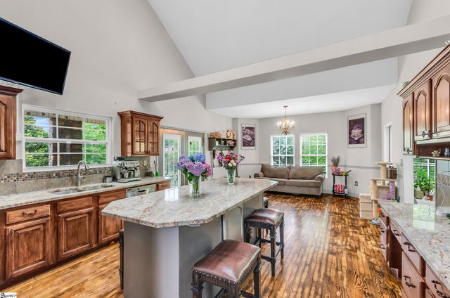 7825 Highway 11, Campobello, SC 29322