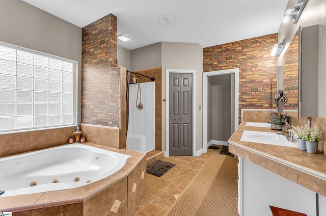 7825 Highway 11, Campobello, SC 29322