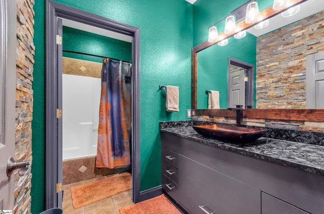 7825 Highway 11, Campobello, SC 29322