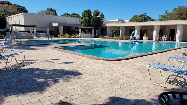 5725 80TH STREET N 404, St Petersburg, FL 33709