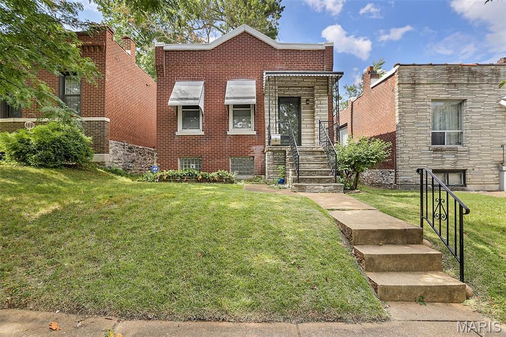 4242 Walsh Street, St Louis, MO 63116
