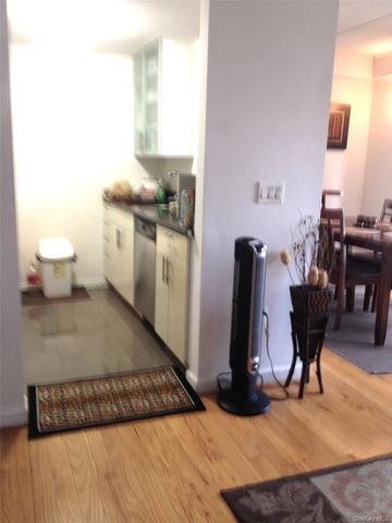 88-20 Parsons Boulevard 3A, Jamaica, NY 11432