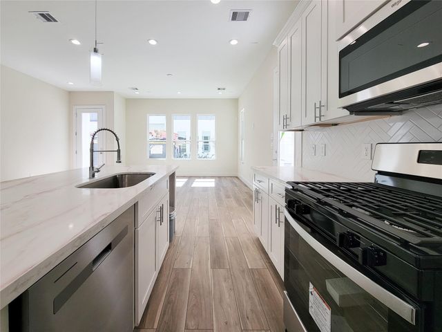 5931 Beall Street B, Houston, TX 77091