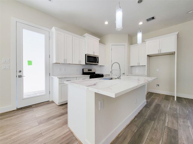 5931 Beall Street B, Houston, TX 77091
