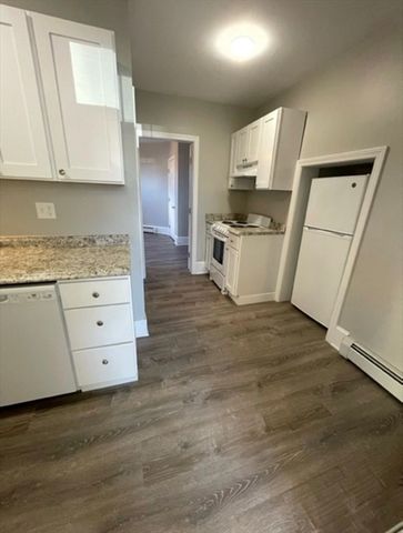 38 Boston St 11, Salem, MA 01970