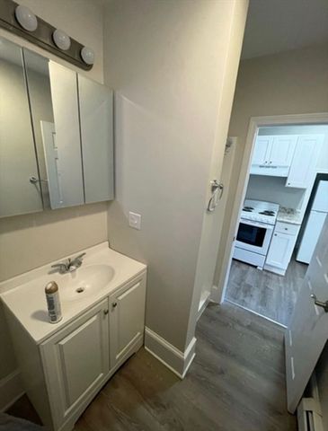 38 Boston St 11, Salem, MA 01970