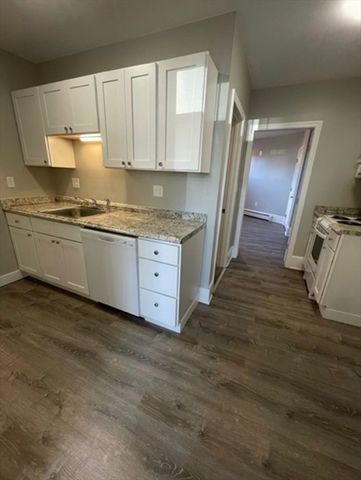 38 Boston St 11, Salem, MA 01970