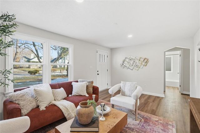 1321 E 76th Street, Kansas City, MO 64131