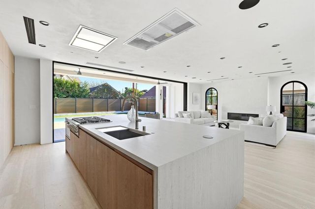 160 N Stanley Drive, Beverly Hills, CA 90211