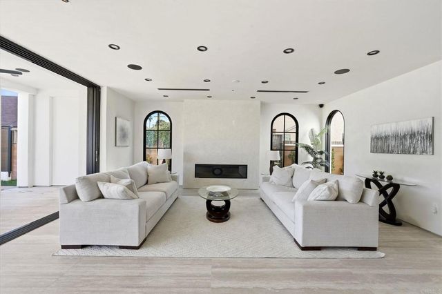 160 N Stanley Drive, Beverly Hills, CA 90211
