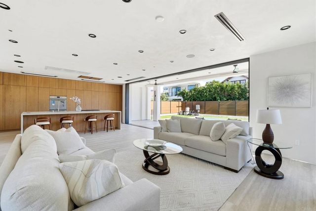 160 N Stanley Drive, Beverly Hills, CA 90211
