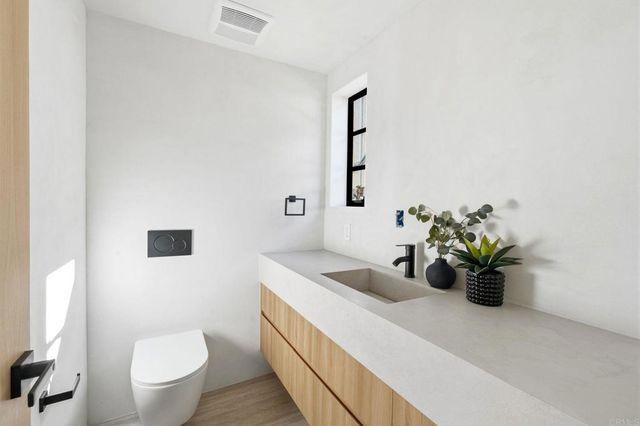 160 N Stanley Drive, Beverly Hills, CA 90211