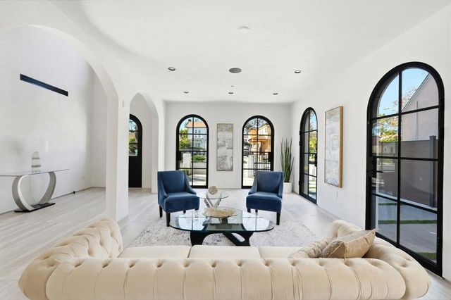 160 N Stanley Drive, Beverly Hills, CA 90211