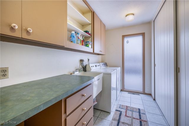 12393 Woodbriar Circle, Strongsville, OH 44136