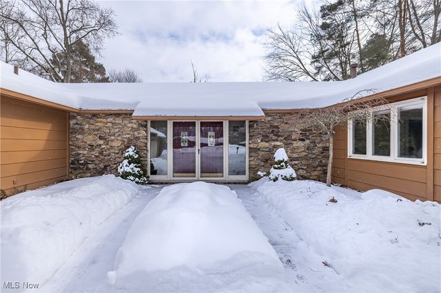 12393 Woodbriar Circle, Strongsville, OH 44136