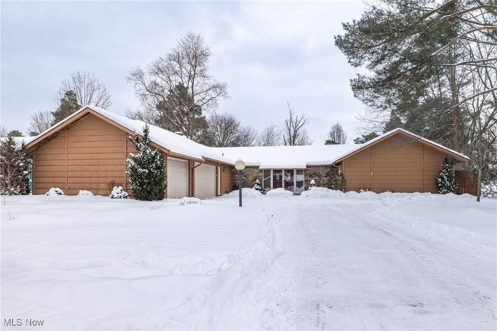 12393 Woodbriar Circle, Strongsville, OH 44136