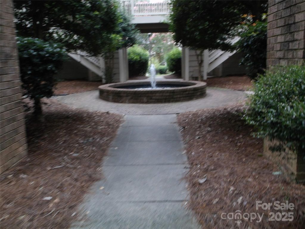 5007 Sharon Road O, Charlotte, NC 28210