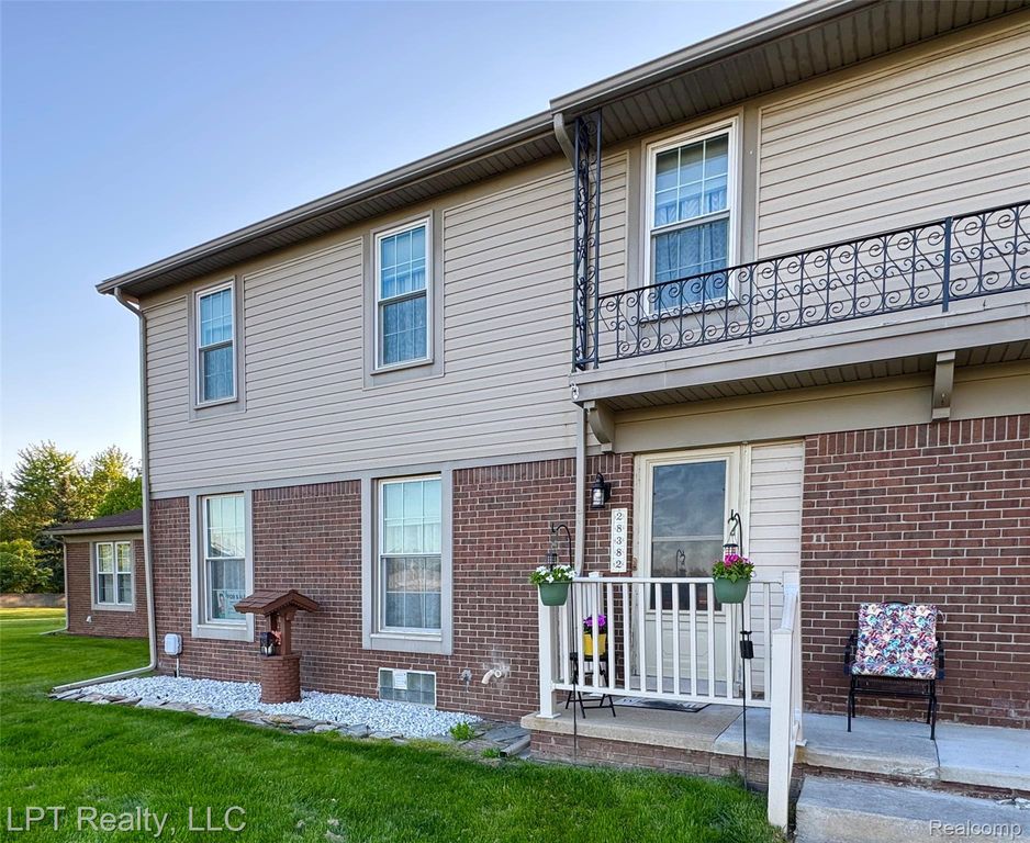 28382 Brookfield Court, Brownstown Charter Township, MI 48183