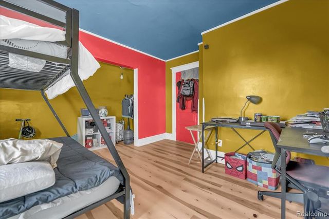 9390 Emmons, Detroit, MI 48214