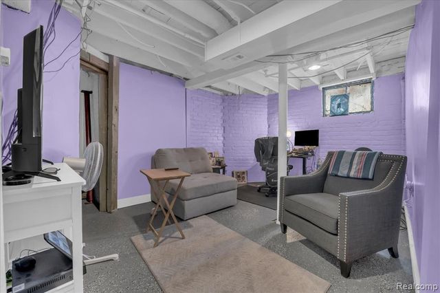 9390 Emmons, Detroit, MI 48214