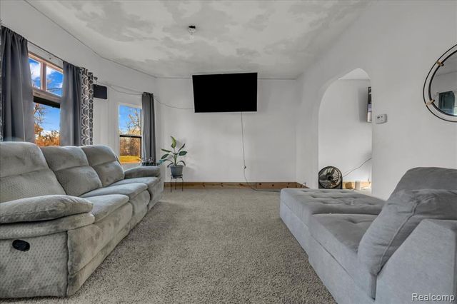 9390 Emmons, Detroit, MI 48214