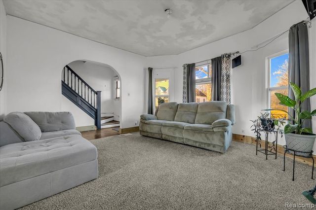 9390 Emmons, Detroit, MI 48214