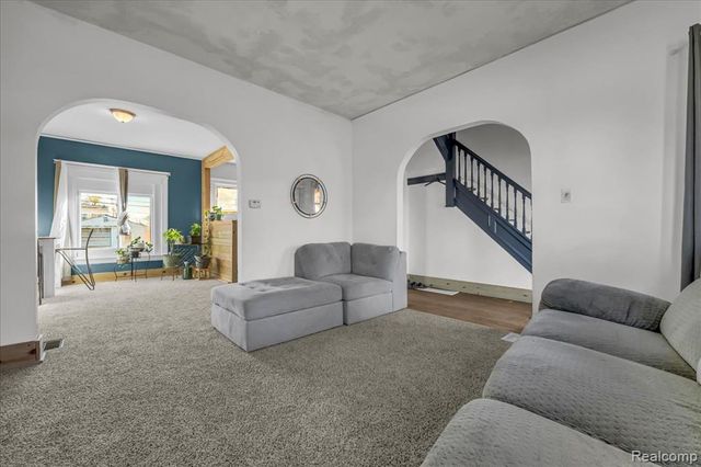 9390 Emmons, Detroit, MI 48214