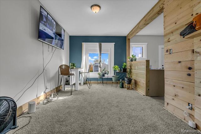 9390 Emmons, Detroit, MI 48214