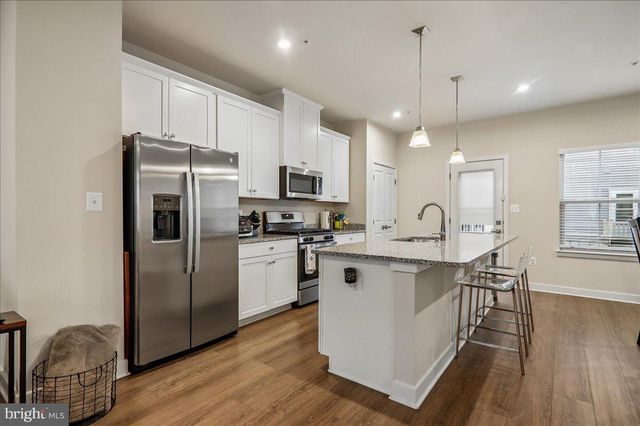 6110 NORTHWEST DR, Hyattsville, MD 20782