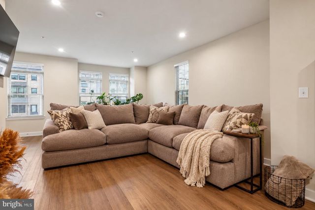 6110 NORTHWEST DR, Hyattsville, MD 20782
