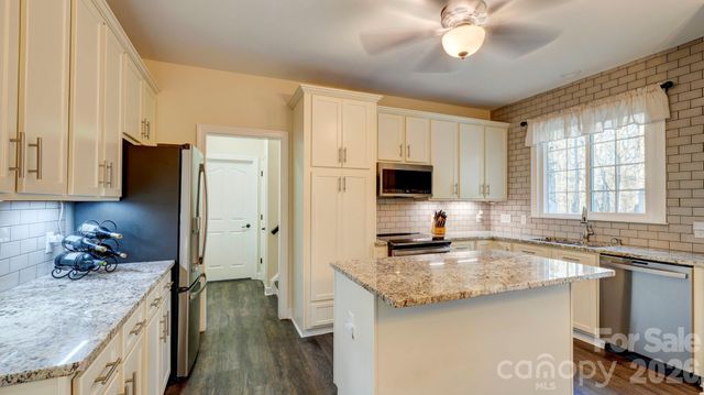 9821 Zackery Avenue, Charlotte, NC 28277