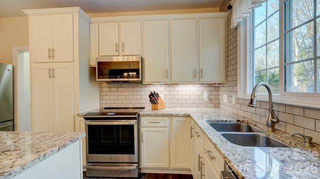 9821 Zackery Avenue, Charlotte, NC 28277