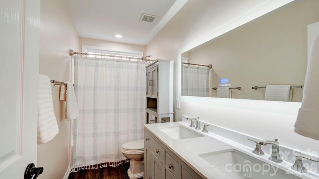 9821 Zackery Avenue, Charlotte, NC 28277