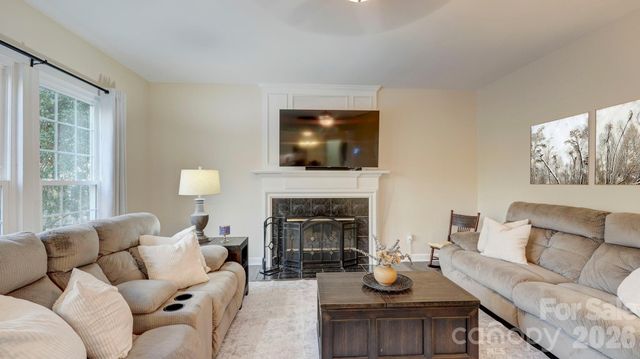 9821 Zackery Avenue, Charlotte, NC 28277