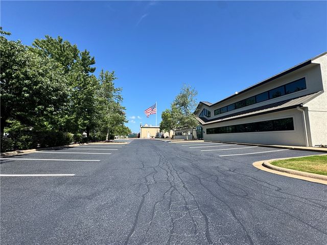 2805 E Zion Road, Fayetteville, AR 72703