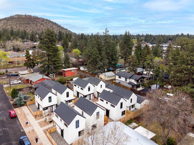 633 NE Marshall Avenue, Bend, OR 97701