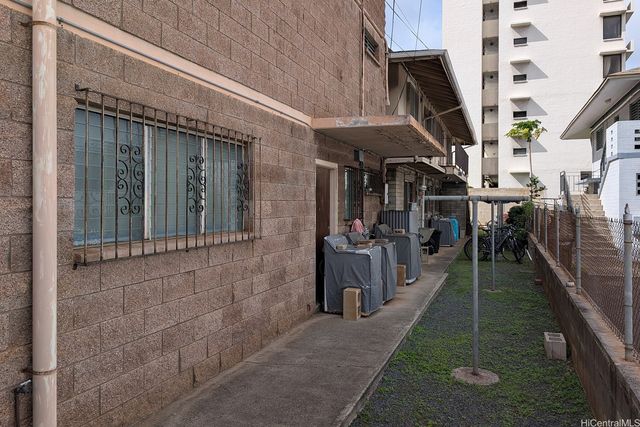 906 Hausten Street, Honolulu, HI 96826