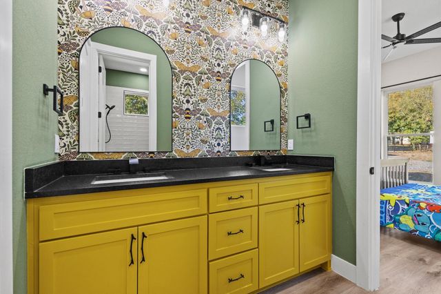 430 N Washburn Road, Bells, TX 75414